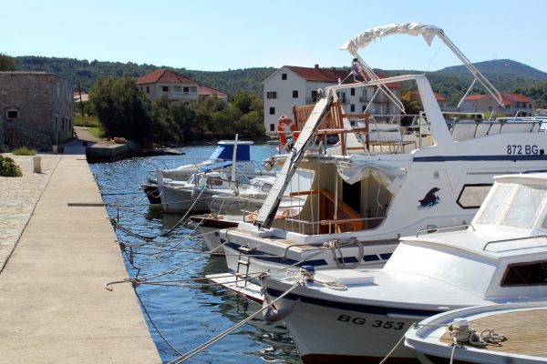 Neviđane - photo 4