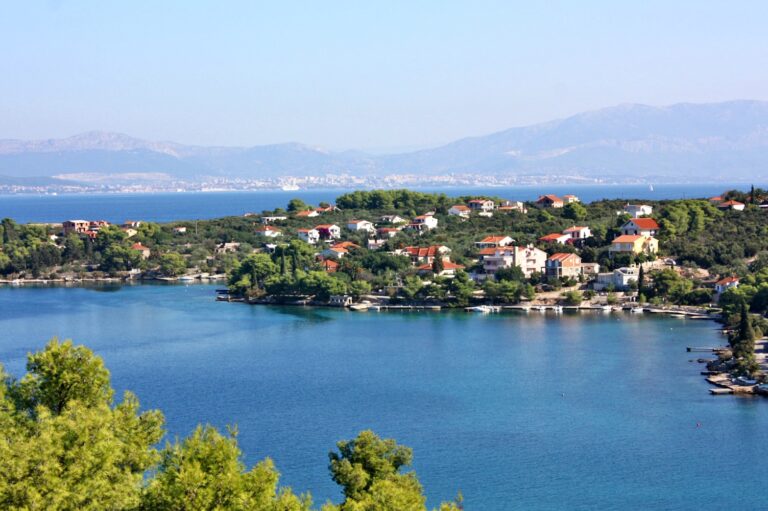 Nečujam