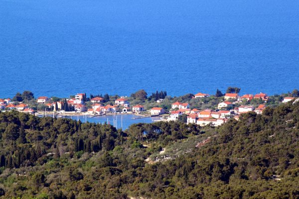Sutomišćica - photo 11