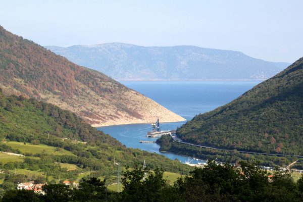 Plomin Luka