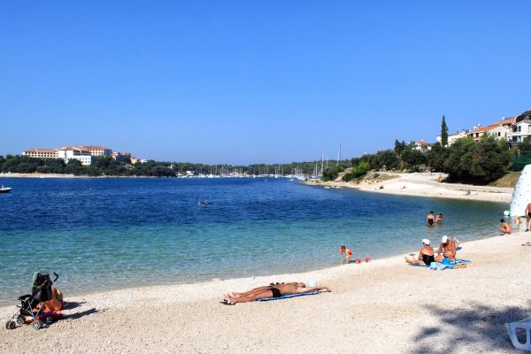 Pješčana Uvala - photo 18