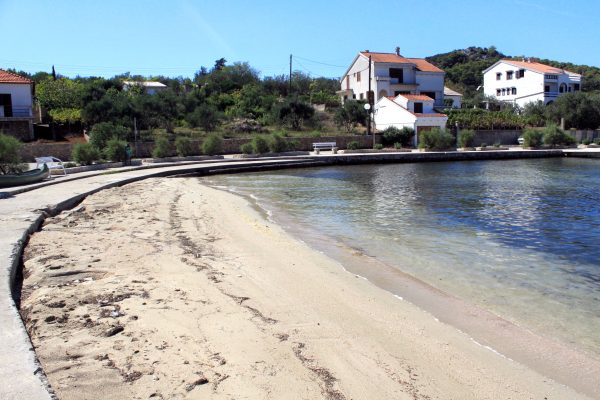 Sutomišćica - photo 12